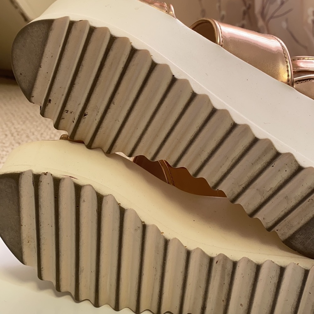 Steve Madden gold metallic platform sandels - Picture 5 of 6